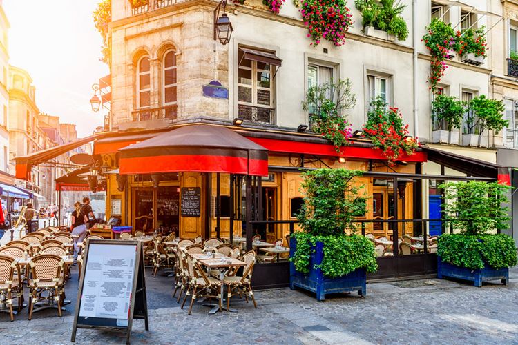 Poznávací zájezd do Paříže - slavné kavárny uvidíte na každém rohu