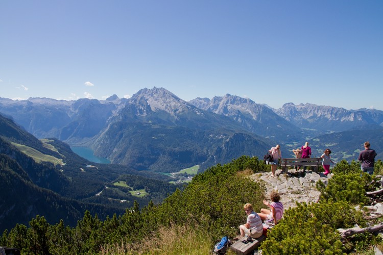 Vyhlídky na Orlím hnízdě: jezera, horský masiv Watzmann i nedaleký Salzburg