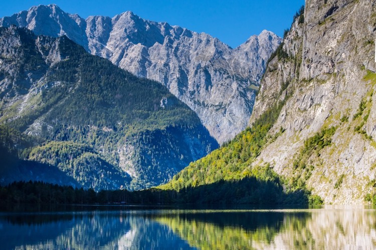 Jezero Königssee: přírodní skvost Berchtesgádenských Alp